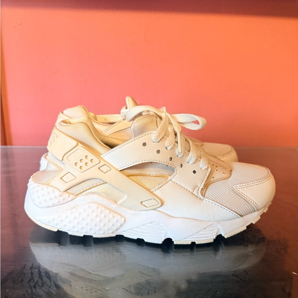 Nike Hurricane Casual Athletic Sneakers in Cream
